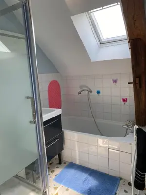 Salle de bains dans l'établissement Loire Valley Cottages