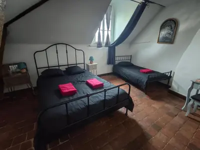 Un ou plusieurs lits dans un hébergement de l'établissement Au pied du château