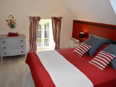 Un ou plusieurs lits dans un hébergement de l'établissement Gîte confort aux portes des châteaux, jardin, terrasse, WIFI, vélos, proche A85 et balades nature - FR-1-381-502