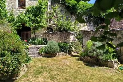 Jardin de l'établissement Le Refuge des Elfes