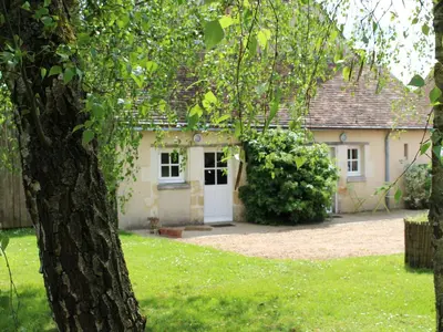 Jardin de l'établissement Gîte paisible pour 6 pers. près du zoo de la Flèche, avec jardin, barbecue et WiFi - FR-1-410-126