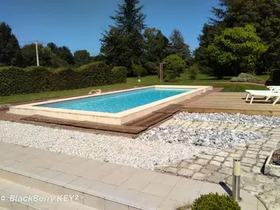 Piscine de l'établissement Gîte calme avec piscine chauffée, cheminée, salle de jeux et vélos - parfait pour familles et amis - FR-1-410-141 ou située à proximité
