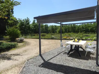 Plan de l'établissement Gîte calme avec piscine chauffée, cheminée, salle de jeux et vélos - parfait pour familles et amis - FR-1-410-141