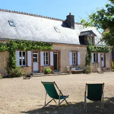Charme du XVIIe avec grand terrain clos