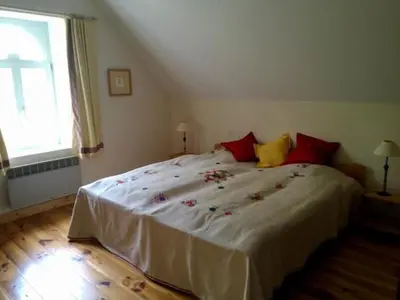Un ou plusieurs lits dans un hébergement de l'établissement Gîte familial & authentique avec jardin arboré, entre Angers & Le Mans, idéal visites & détente - FR-1-410-208