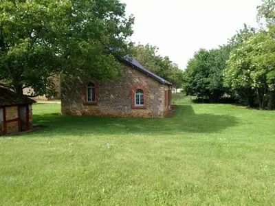 Jardin de l'établissement Gîte familial & authentique avec jardin arboré, entre Angers & Le Mans, idéal visites & détente - FR-1-410-208