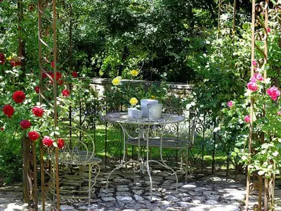 Jardin de l'établissement Charme et authenticité : gîte pour 4 pers. en bord de rivière avec jardin enchanteur en Sarthe - FR-1-410-236