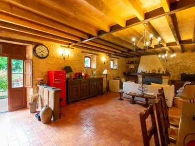 Coin salon dans l'établissement Charme et authenticité : gîte pour 4 pers. en bord de rivière avec jardin enchanteur en Sarthe - FR-1-410-236