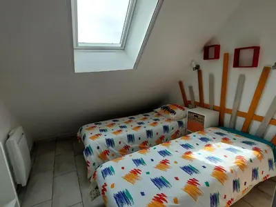 Un ou plusieurs lits dans un hébergement de l'établissement Gîte tout confort près du circuit des 24H du Mans - 3 chambres, jardin et parking privé - FR-1-410-261