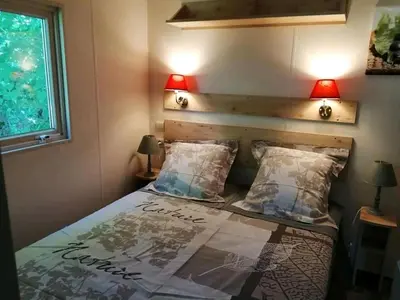 Un ou plusieurs lits dans un hébergement de l'établissement Le clos des augers, chambres d'hôtes et roulotte