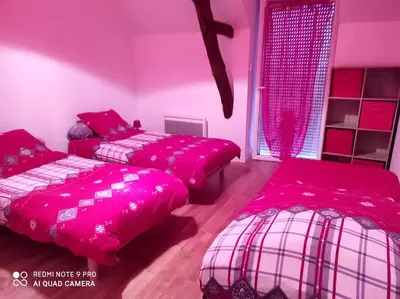 Un ou plusieurs lits dans un hébergement de l'établissement Maison accueillante à Solesmes avec terrasse et parking inclus