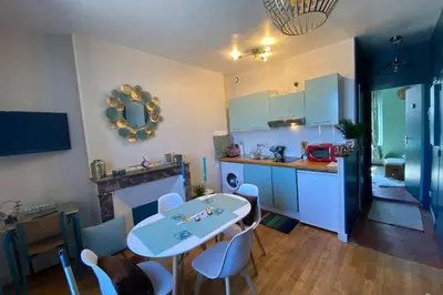 Cuisine ou kitchenette dans l'établissement Elégance Art Déco en bord de Loire