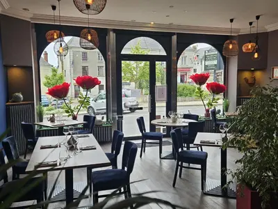 Restaurant ou autre lieu de restauration dans l'établissement Logis Loire Hotel - Les Cocottes Restaurant