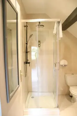 Salle de bains dans l'établissement Chambres d'hôtes du domaine de l'Isle