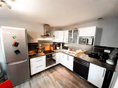 Cuisine ou kitchenette dans l'établissement Calme & Cosy - Parking privé-Gare