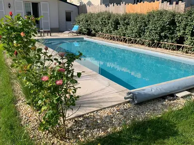 Piscine de l'établissement Chambre d'hôtes de Verdigné Piscine chauffée Parking Wifi ou située à proximité