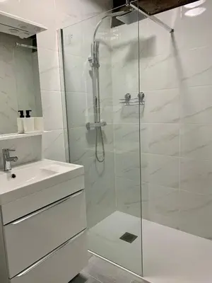 Salle de bains dans l'établissement Appartement les Bleuets - Centre ville de Saumur