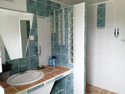 Salle de bains dans l'établissement Le clos des augers. Chambre Descartes