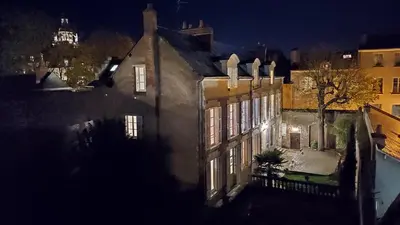 Balcon ou terrasse dans l'établissement DEMEURE DES CORDELIERS avec parking privé