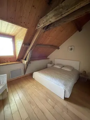 Un ou plusieurs lits dans un hébergement de l'établissement Le Moulin de cherré gîte bleu