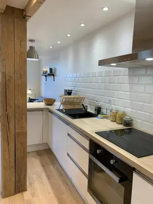 Cuisine ou kitchenette dans l'établissement APPARTEMENT DUPLEX SAUMUR CENTRE, refait à neuf, à proximité du château
