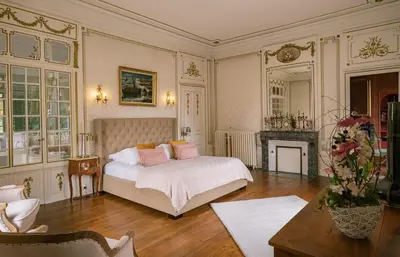 Un ou plusieurs lits dans un hébergement de l'établissement Château des Orchidées Stay in a French Castle
