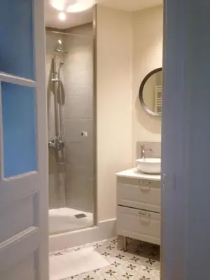 Salle de bains dans l'établissement Joli Appartement Le Gutenberg T2 4p Quartier Mirabeau Proche Gare