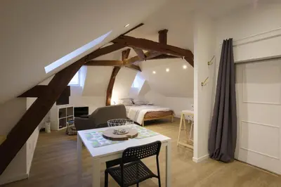 Coin salon dans l'établissement Studio neuf cosy La flèche