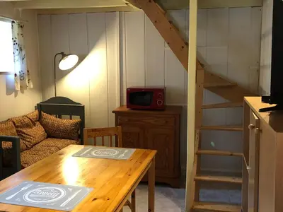 Télévision ou salle de divertissement dans l'établissement Nid Douillet pour 2 à Asnières-sur-Vègre, Petite Cité de Caractère - FR-1-410-317