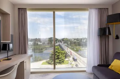 Télévision ou salle de divertissement dans l'établissement Hilton Garden Inn Tours Centre, France