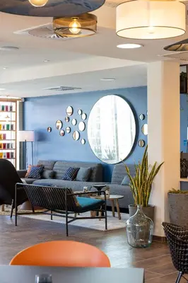 Coin salon dans l'établissement Hampton by Hilton Tours Centre, France