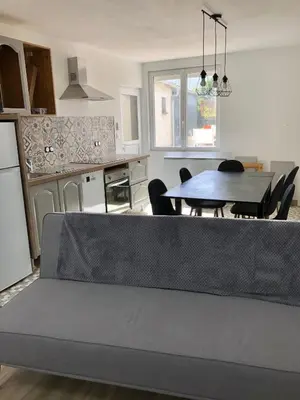Cuisine ou kitchenette dans l'établissement LA PETITE MAISON DE TATATE