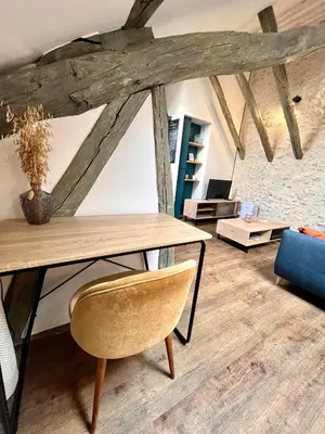 Coin salon dans l'établissement Cosy appartement au coeur de Blois, local vélo