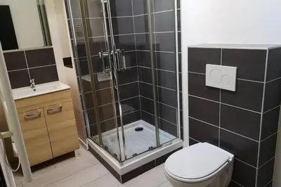 Salle de bains dans l'établissement Le Duplex des QUAIS