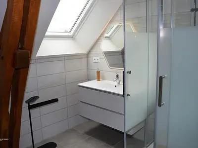 Salle de bains dans l'établissement Gîte élégant en Touraine avec jardin clos et WIFI - FR-1-381-505