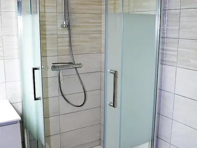 Salle de bains dans l'établissement Gîte élégant en Touraine avec jardin clos et WIFI - FR-1-381-505