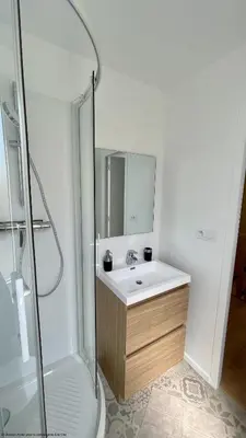 Salle de bains dans l'établissement A la Clef - Duplex cosy proche gare et centre - Idéal PRO & Couple - WIFI
