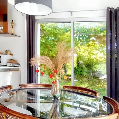 Maison de charme à Reugny avec jardin et vue sur montagne