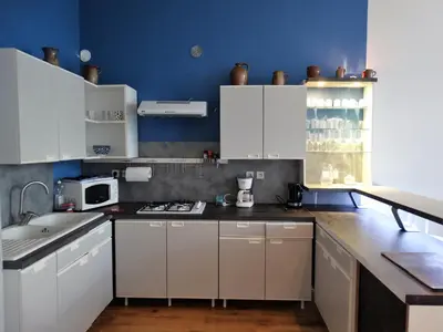 Cuisine ou kitchenette dans l'établissement Location courte durée