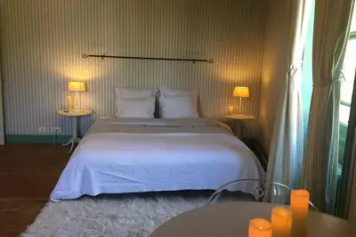 Un ou plusieurs lits dans un hébergement de l'établissement Abbey Road Le Thoureil Maison 6 chambres 12 personnes