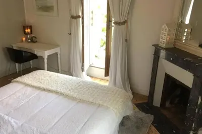 Un ou plusieurs lits dans un hébergement de l'établissement Abbey Road Le Thoureil Maison 6 chambres 12 personnes