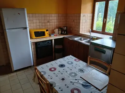 Cuisine ou kitchenette dans l'établissement champdorcet