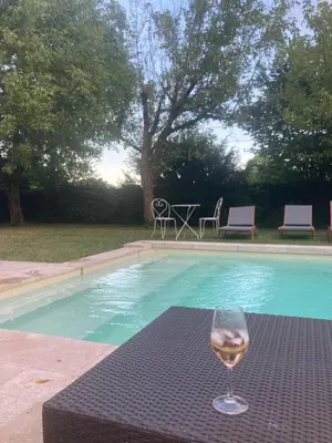 Piscine de l'établissement Les Hauts de Grillemont ou située à proximité