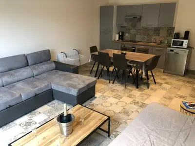 Cuisine ou kitchenette dans l'établissement Cottage piscine intérieure31degrés ZOO LA FLECHE24H du Mans