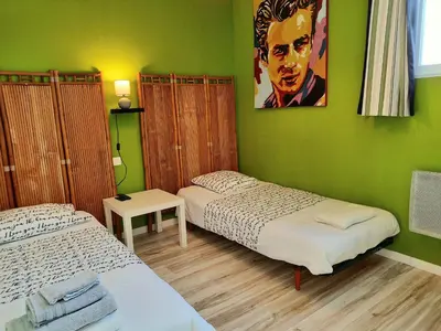 Un ou plusieurs lits dans un hébergement de l'établissement Gîte charmant 4 pers avec jardin privé, proche Saumur et bords de Loire, tout inclus - FR-1-622-5