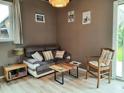 Coin salon dans l'établissement Gîte charmant 4 pers avec jardin privé, proche Saumur et bords de Loire, tout inclus - FR-1-622-5