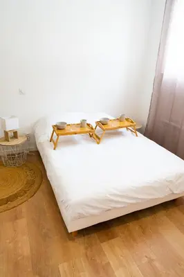 Un ou plusieurs lits dans un hébergement de l'établissement Spacieux appartement avec parking privé à Saumur