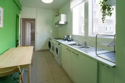 Cuisine ou kitchenette dans l'établissement Tours Hyper Centre - Balcon - Arrivée autonome