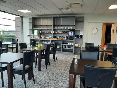 Restaurant ou autre lieu de restauration dans l'établissement Cit'Hotel Talencia