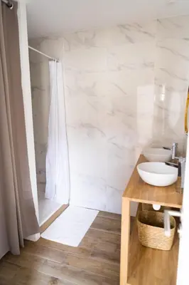 Salle de bains dans l'établissement Appartement cosy avec parking privé à Saumur